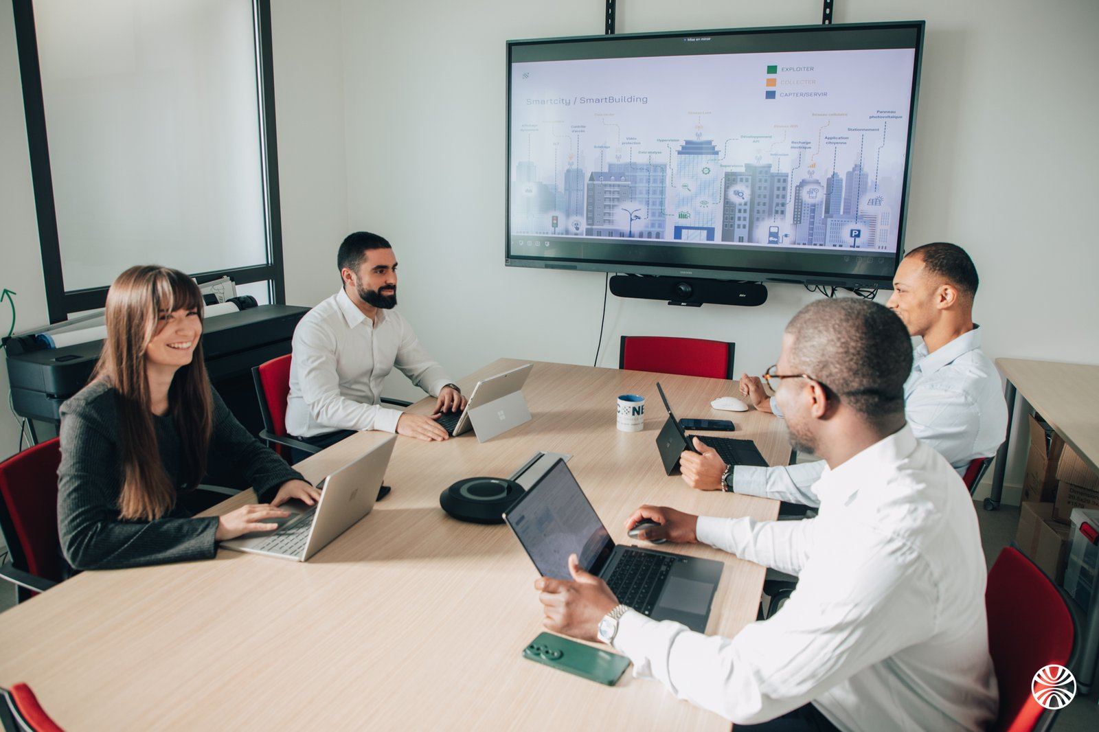 L'équipe E-CONEX en réunion de travail